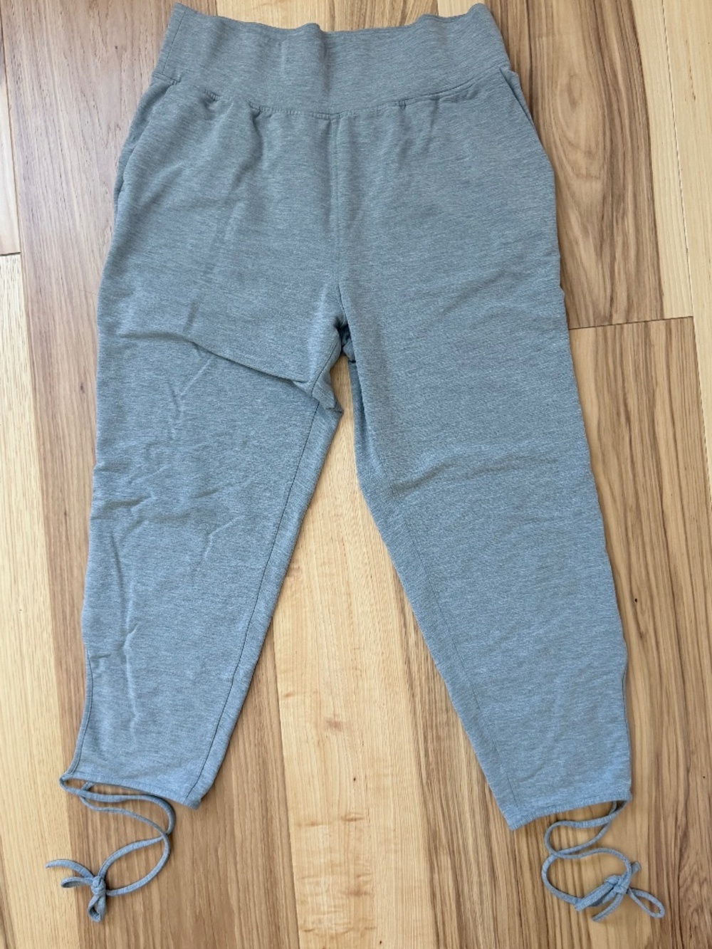 Lululemon Cropped Joggers Gray Ankle Tie Sweatpants Lounge Athleisure 8